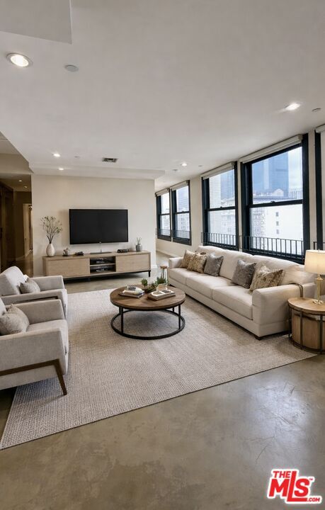 Building Photo - 315 W 5th St Unit 1002