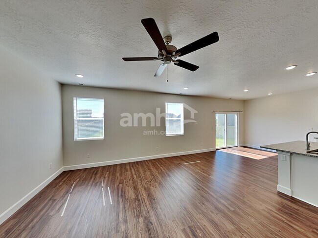 Photo - 1339 White St