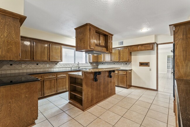 Building Photo - 3218 Freshmeadows Dr