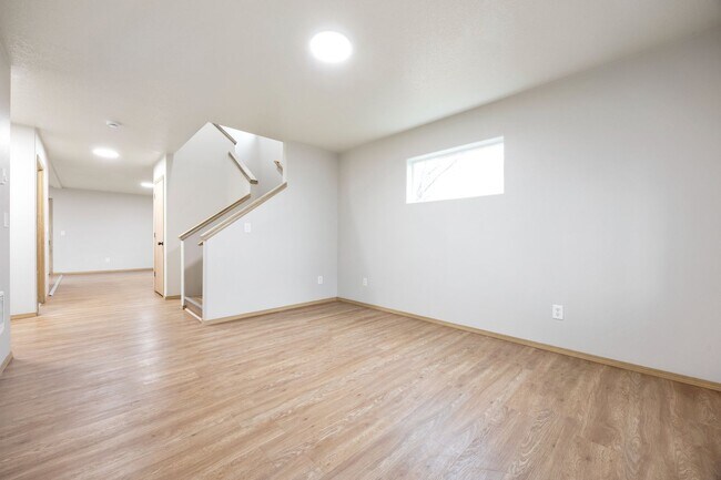 Photo - 5Bed/2.5 Bath home available in SE Portland