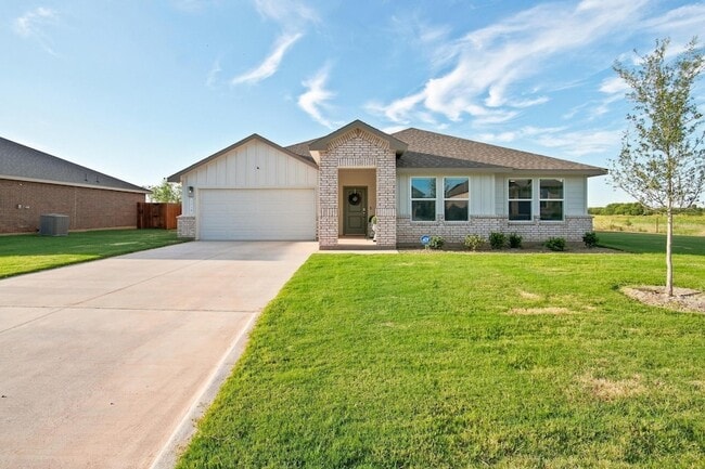 Building Photo - 2218 Providence Dr
