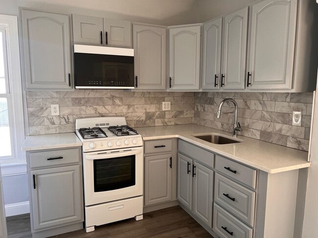 Building Photo - 7 Beacon Ave Unit 2nd Floor