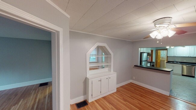 Building Photo - 153 Saratoga St Unit 3