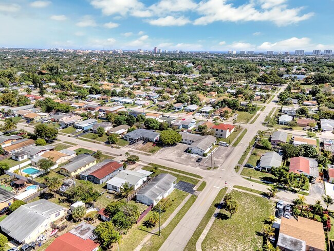 Photo - 513 NW 2nd Way