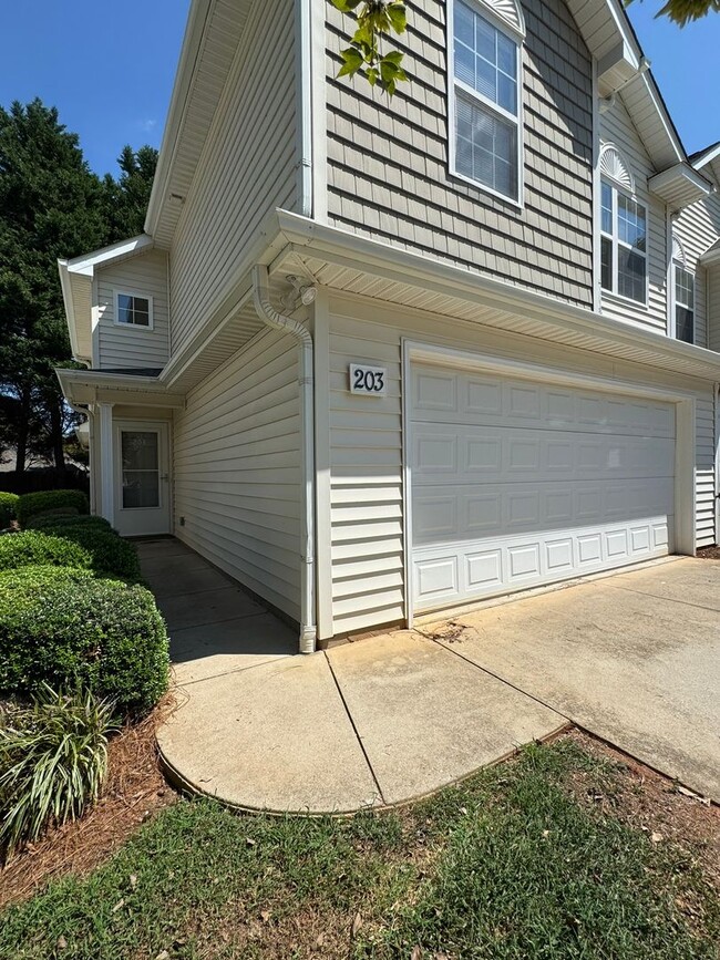 Photo - 203 Clusters Cir