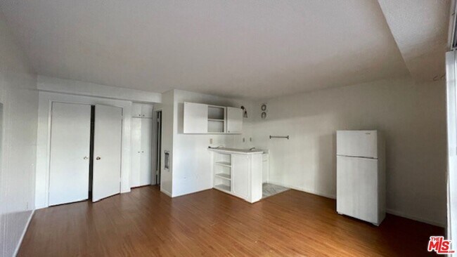 Photo - 737 S Oxford Ave Unit 29