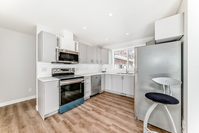 Photo - 4752 Memorial Dr