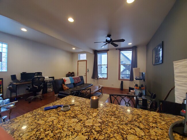 Photo - 1834 N Wood St Unit 1R