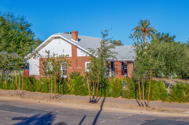 Photo - 1102 E Palm Lane