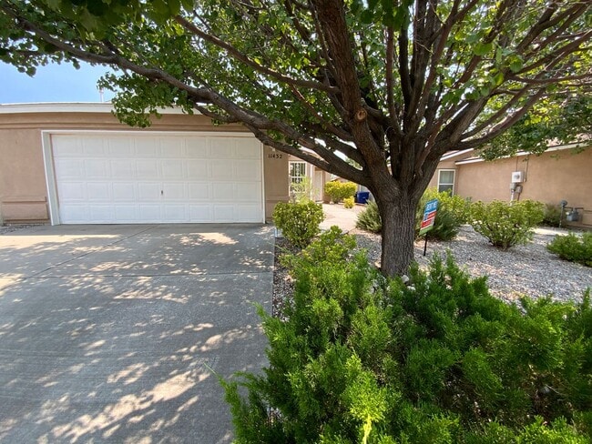 3 Bedroom Townhome Available Near Southern... - 3 Bedroom Townhome Available Near Southern...
