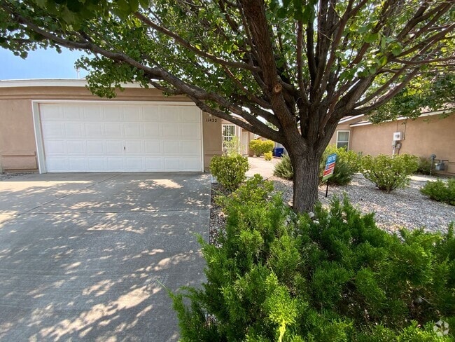 Building Photo - 3 Bedroom Townhome Available Near Southern...