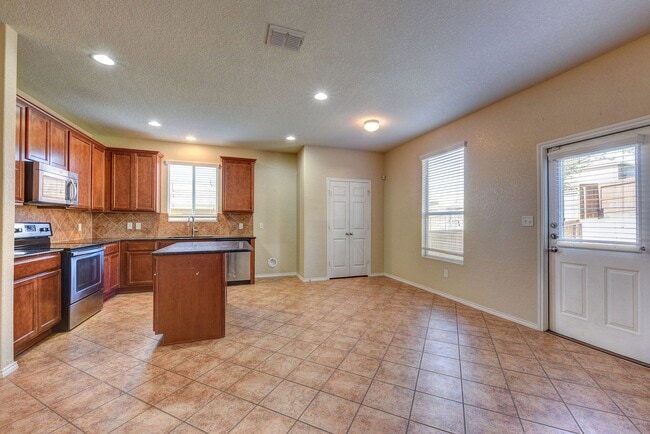 Photo - 4 Bedroom/3 Bath Ridge of Silverado Hills Subdivision