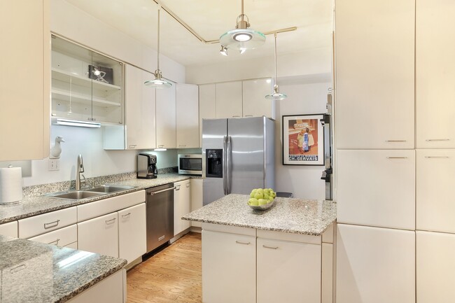Photo - 2737 N Hampden Ct Unit 03