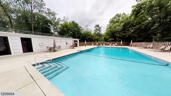 Photo - 465 Valley St Unit 3M