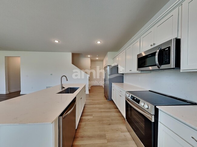 Photo - 412 Golden Maple Pl