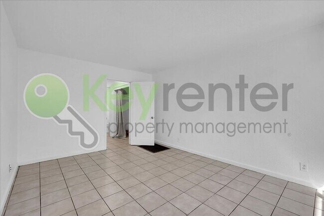 Photo - 691 El Camino Ave