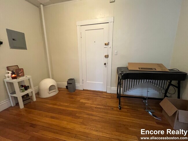 Photo - 126 Warren St Unidad 24