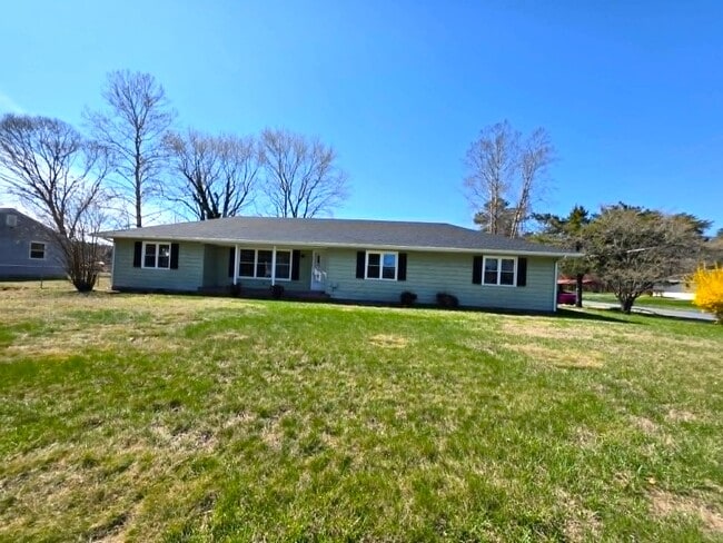 Building Photo - 1318 West Rd