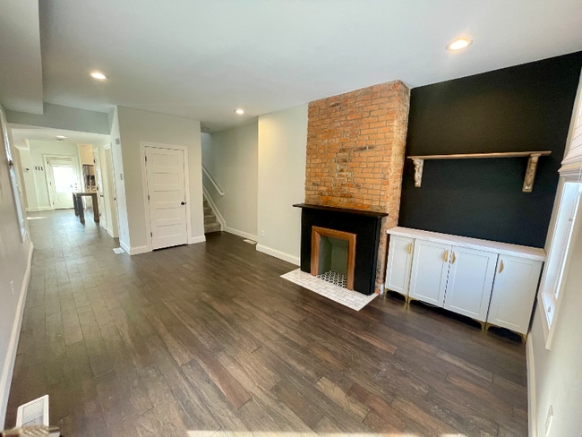 Photo - 473 E Sycamore St