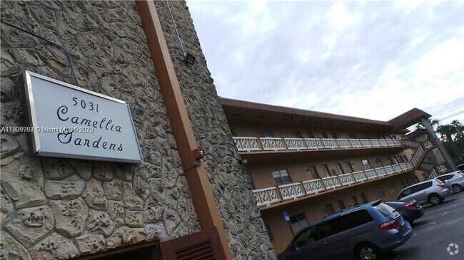 Building Photo - 5031 W Oakland Park Blvd Unit 103 Rental