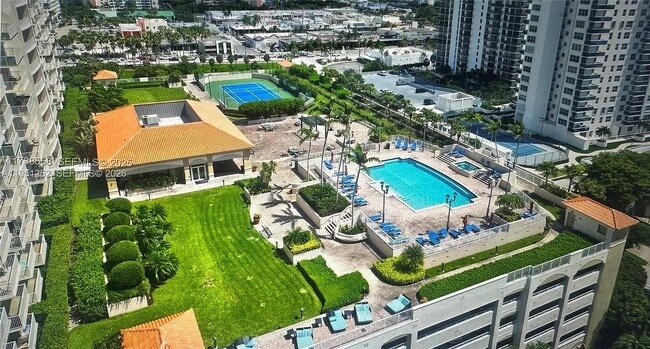 Building Photo - 3020 NE 32nd Ave Unit 817