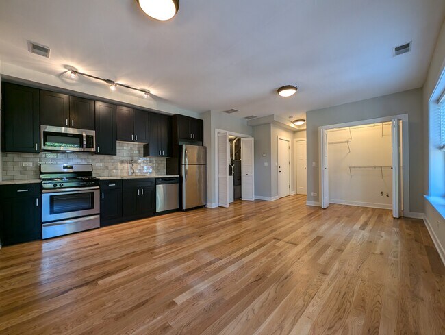 Photo - 2205 W Eastwood Ave Unidad 2203-2SE