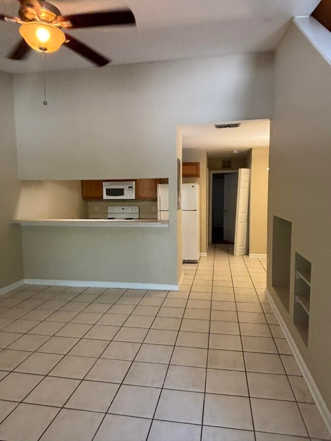 2740 W Tharpe St Unit 105