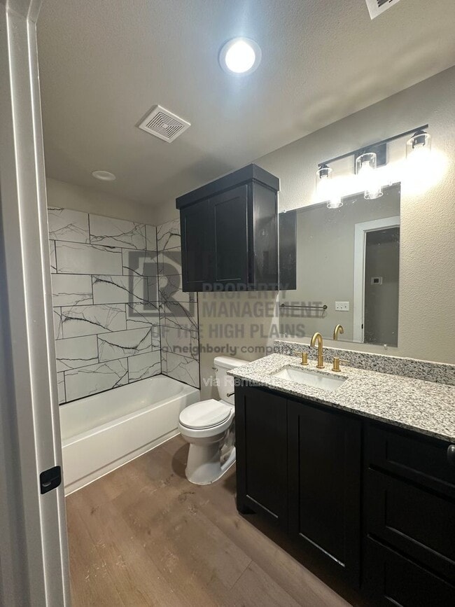 Photo - 4780 Clive Ave