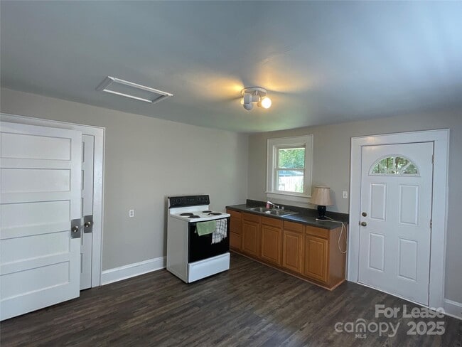 Photo - 904 Harrill St