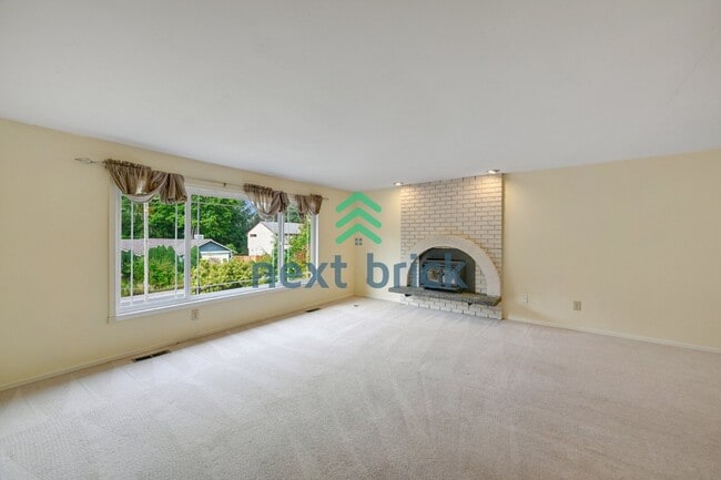 Spacious 4-Bedroom Retreat with 3 Full Baths in the Heart of Redmond – 2,490 Sq Ft of Comfort!