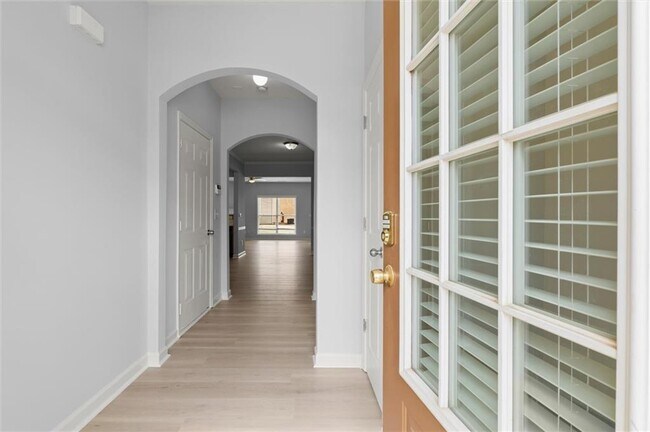 Photo - 1947 Lakeshore Overlook Cir NW