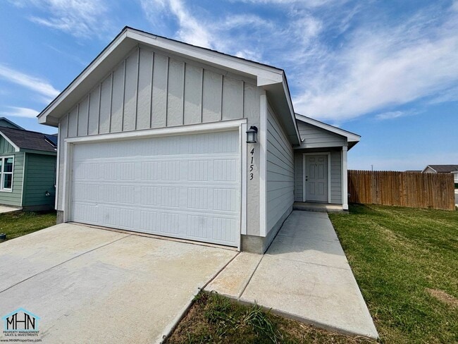Beautiful 3 bed/2 bath 1,375 sqft home wit... - Beautiful 3 bed/2 bath 1,375 sqft home wit...