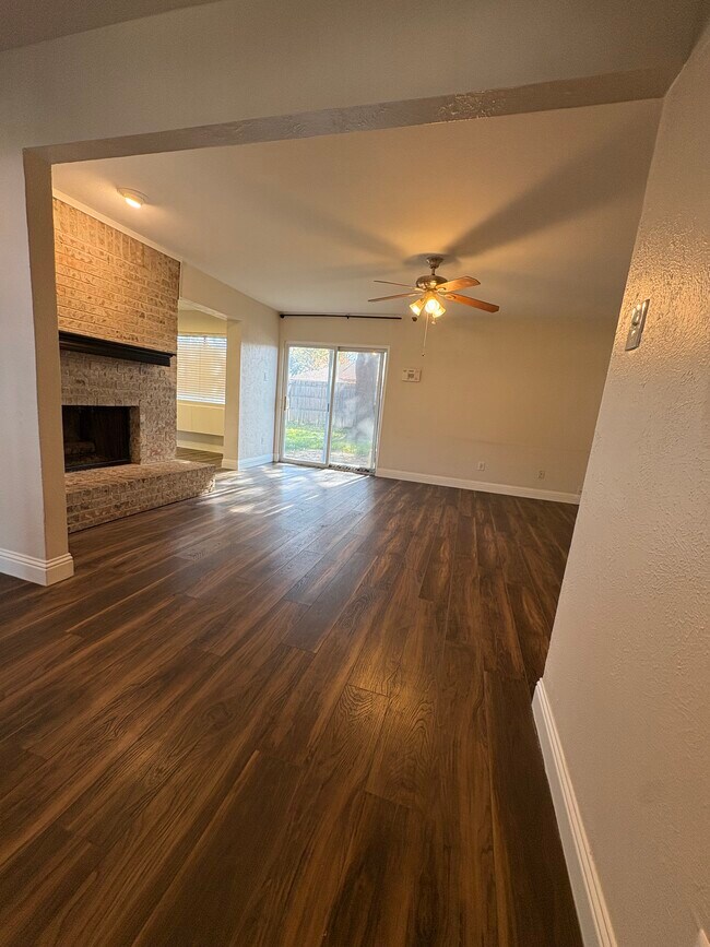 Photo - 1822 Juniper Ln