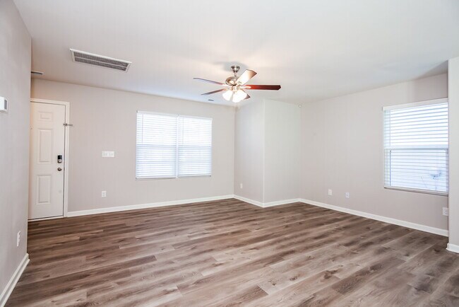 Photo - 841 Joselynn Drive