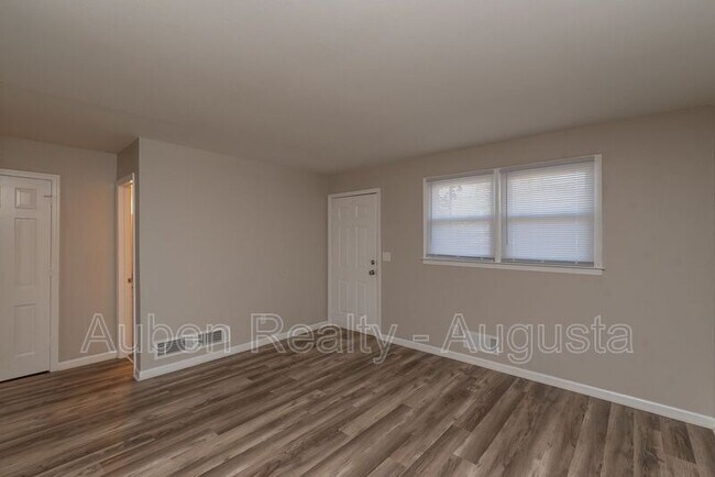 Photo - 1604 Johns Rd