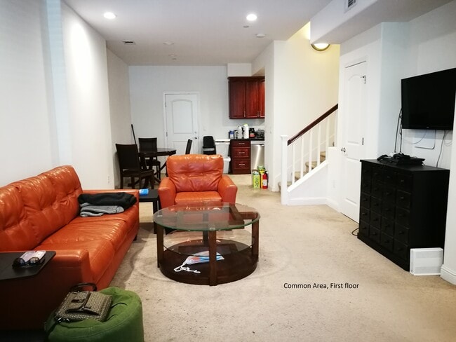 Photo - 575 Piazza Dr