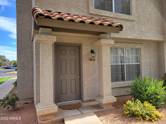 Photo - 1961 N Hartford St Townhome