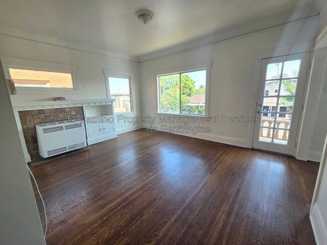 Photo - 336 W 9th St