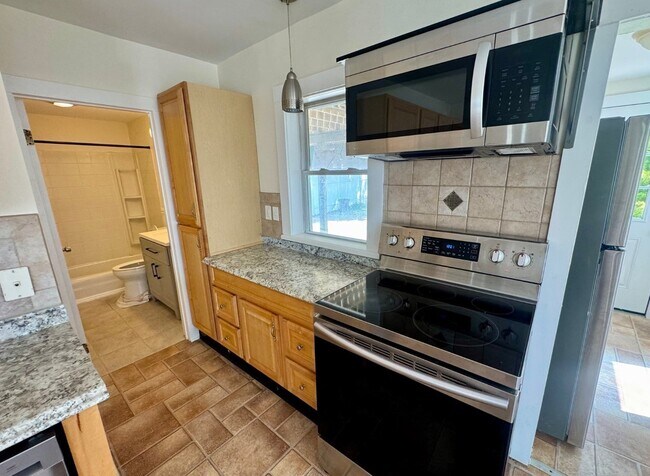 48 Pleasant St Unit 1