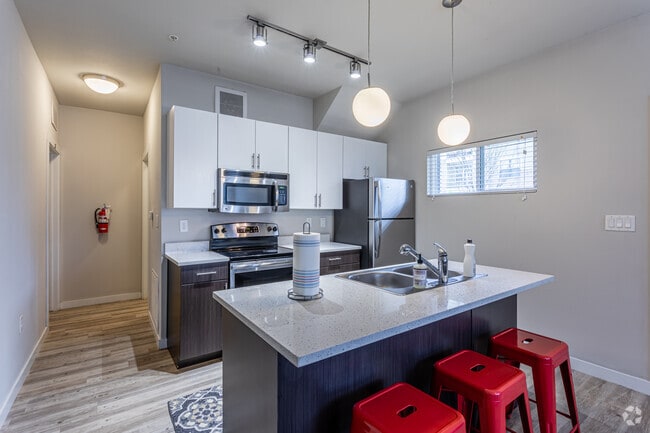 2BR, 2BA - The Lloyd Wright