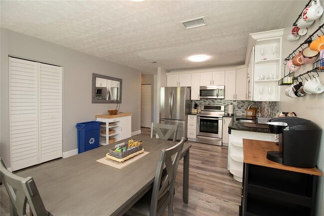 Photo - 1635 Gladys St