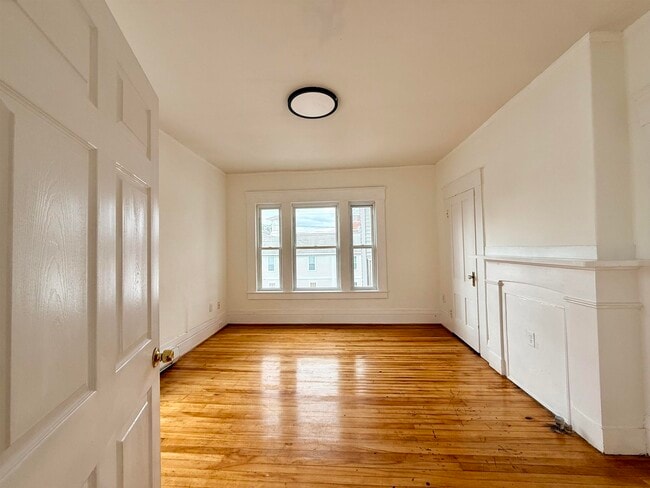 Building Photo - 28 Brook St Unit 2