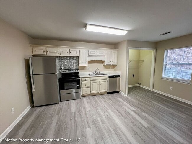 Photo - 1632 Hamlet Dr