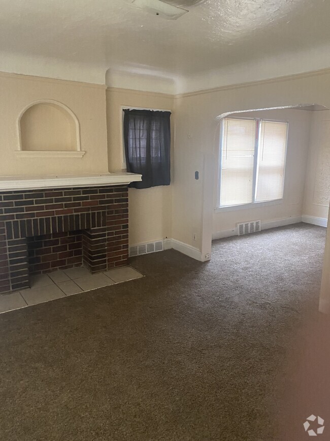 Building Photo - 16890 Santa Rosa Dr Unit 1st fl Flat-3 Bedroom Rental