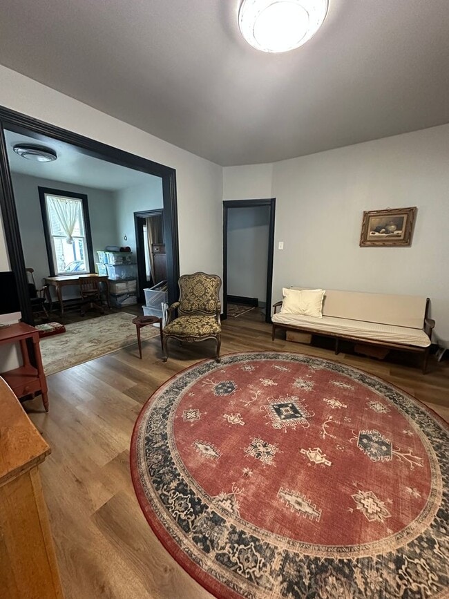 Photo - Lebanon City 3 bed- small dog allowed