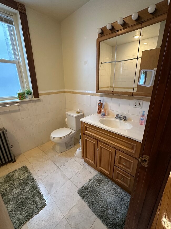 Photo - 52 Babcock St