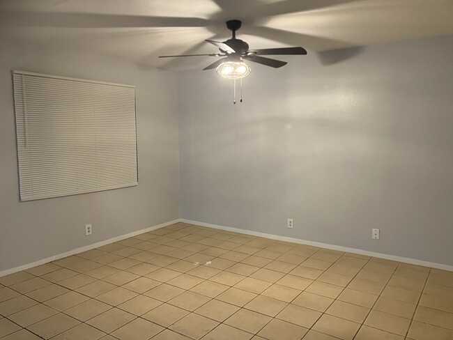 Sala de estar con ventilador nuevo - 3523 Horizon Lake