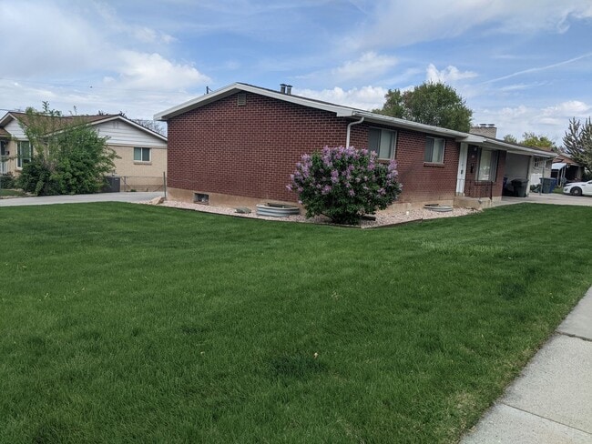 Building Photo - 3429 Quincy Ave