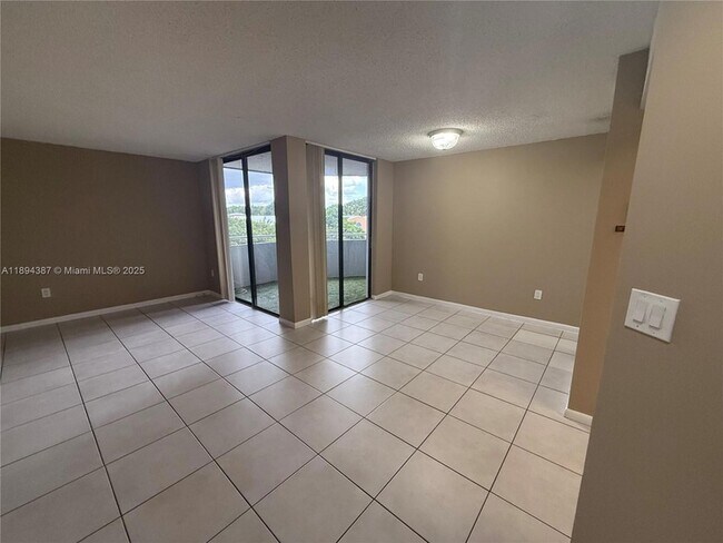 Photo - 8215 SW 152nd Ave Unidad G-405