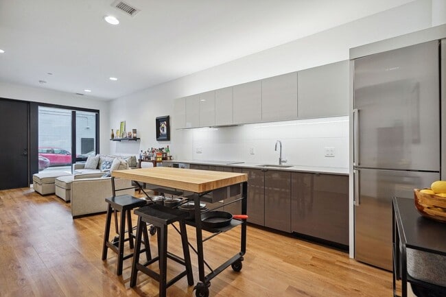 Building Photo - Modern Condo Living in Shaw Unit 127